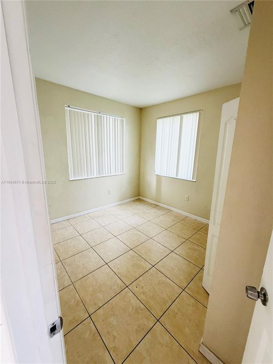 Active With Contract: $2,500 (4 beds, 3 baths, 1423 Square Feet)