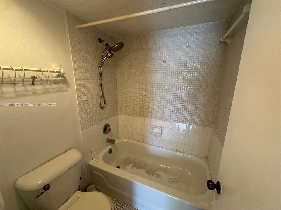 For Sale: $184,000 (2 beds, 2 baths, 936 Square Feet)