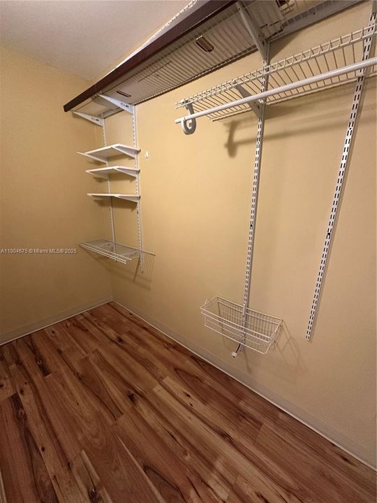 For Sale: $184,000 (2 beds, 2 baths, 936 Square Feet)