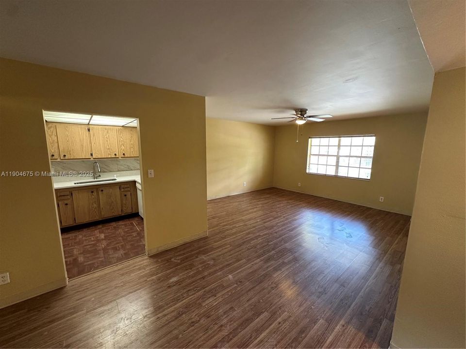 For Sale: $184,000 (2 beds, 2 baths, 936 Square Feet)