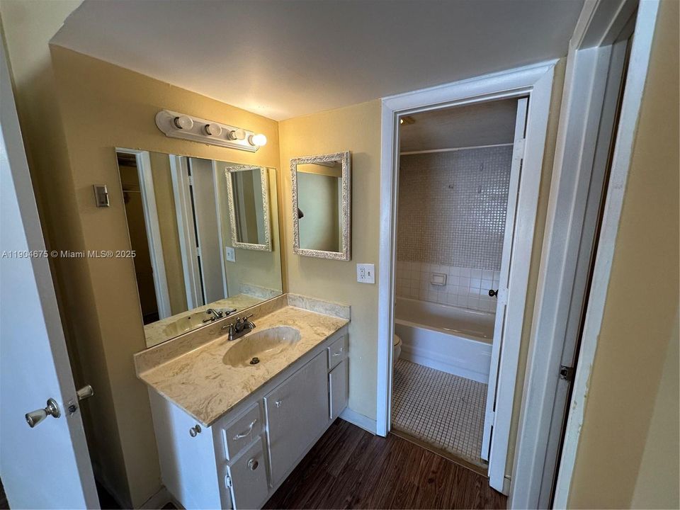For Sale: $184,000 (2 beds, 2 baths, 936 Square Feet)