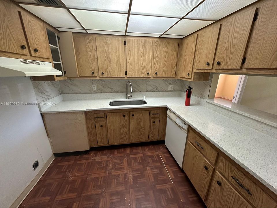 For Sale: $184,000 (2 beds, 2 baths, 936 Square Feet)