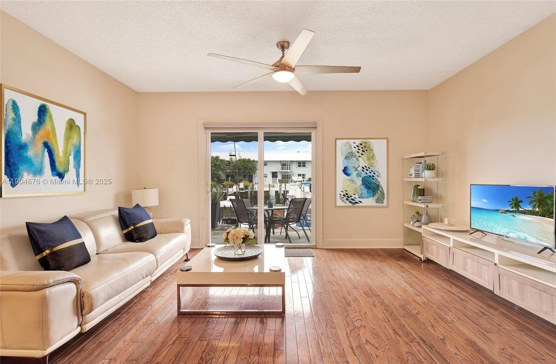 For Sale: $429,900 (2 beds, 2 baths, 1008 Square Feet)