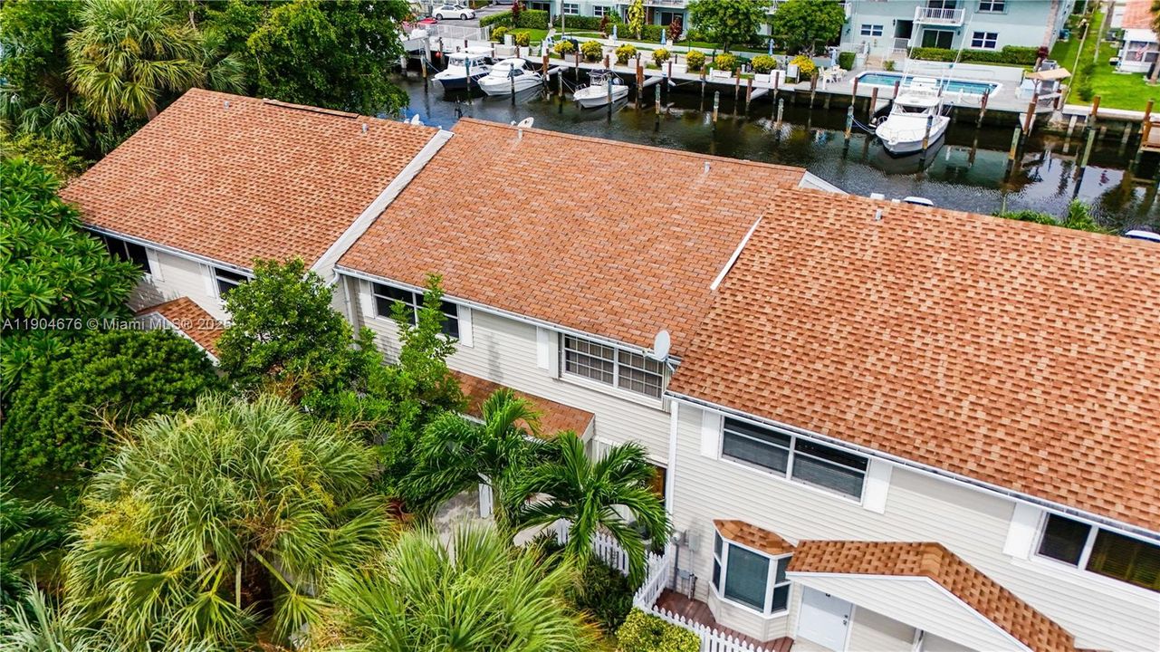 For Sale: $429,900 (2 beds, 2 baths, 1008 Square Feet)