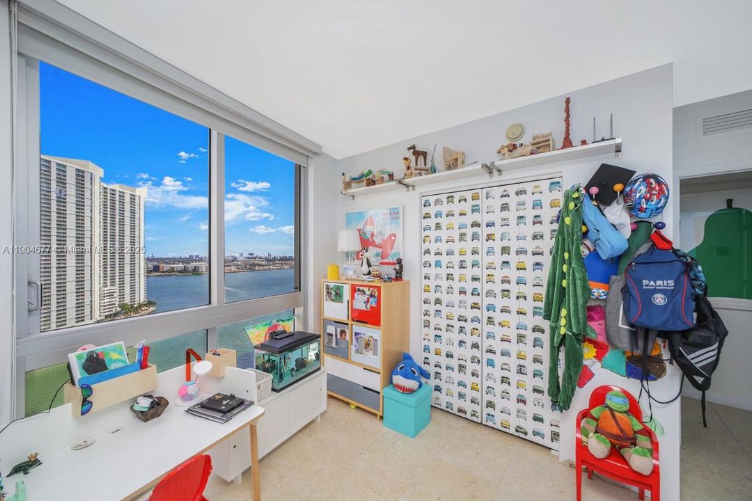 For Rent: $6,950 (3 beds, 2 baths, 2040 Square Feet)