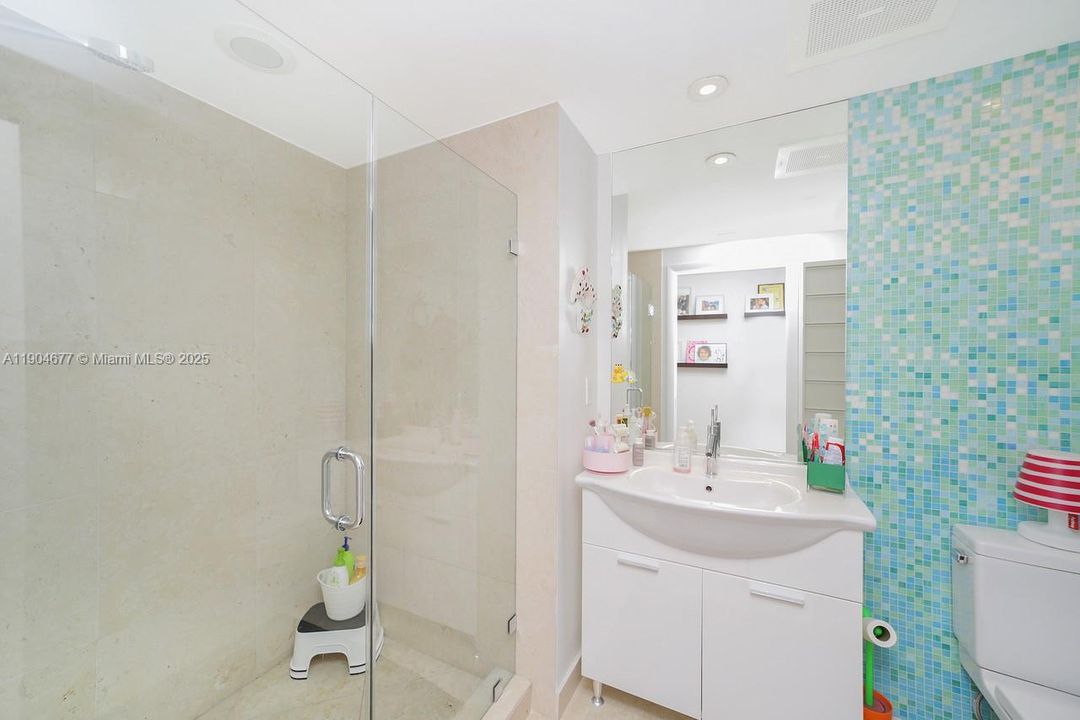 For Rent: $6,950 (3 beds, 2 baths, 2040 Square Feet)