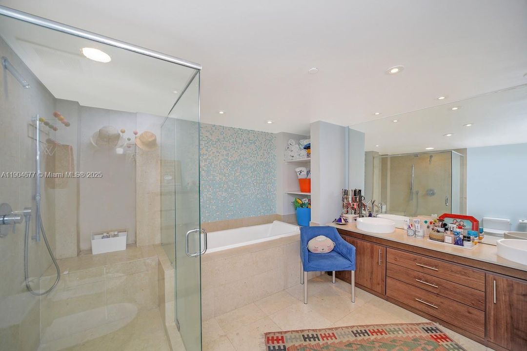 For Rent: $6,950 (3 beds, 2 baths, 2040 Square Feet)