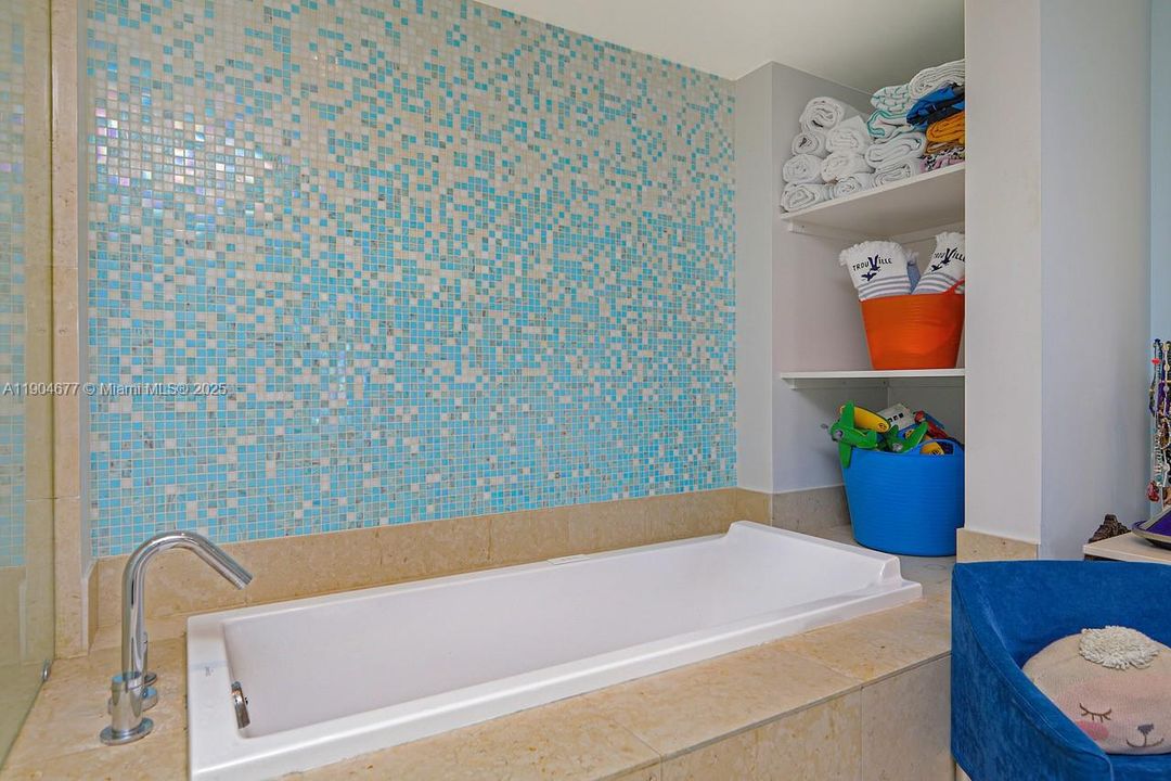 For Rent: $6,950 (3 beds, 2 baths, 2040 Square Feet)