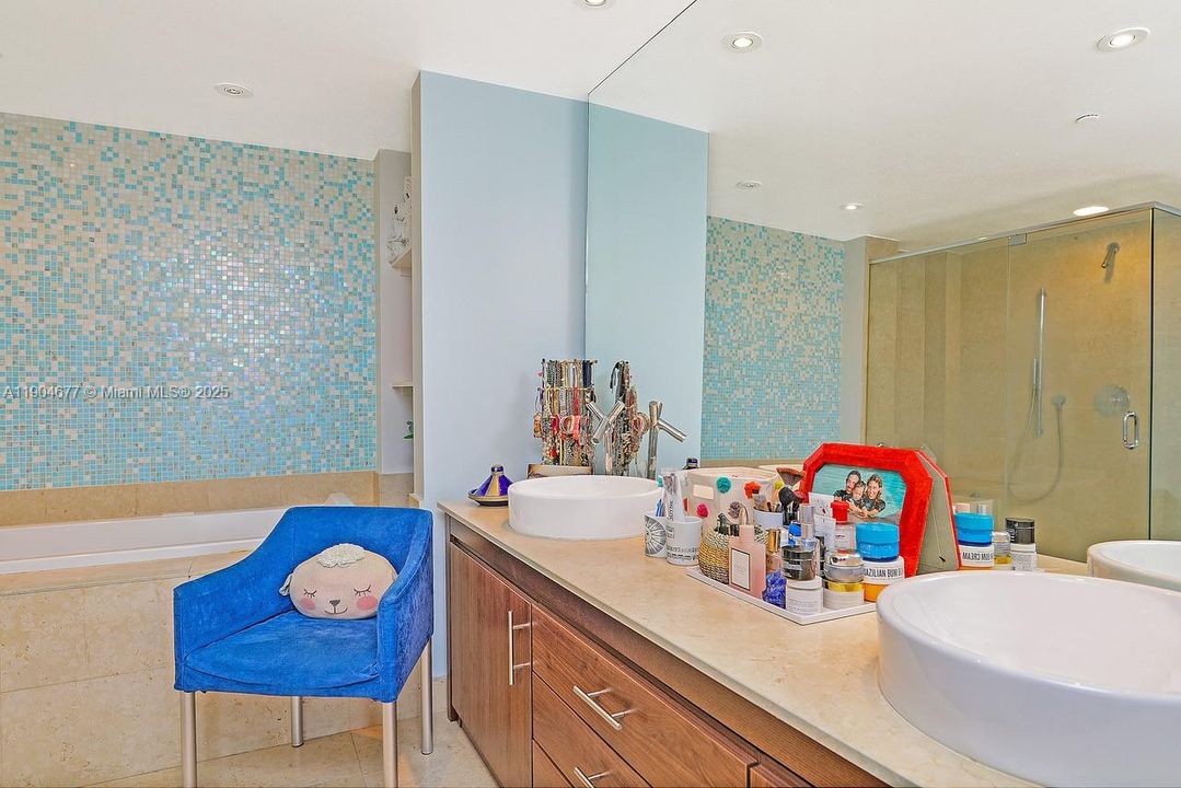 For Rent: $6,950 (3 beds, 2 baths, 2040 Square Feet)