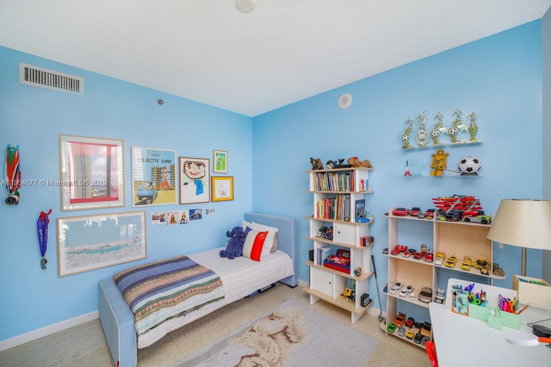 For Rent: $6,950 (3 beds, 2 baths, 2040 Square Feet)