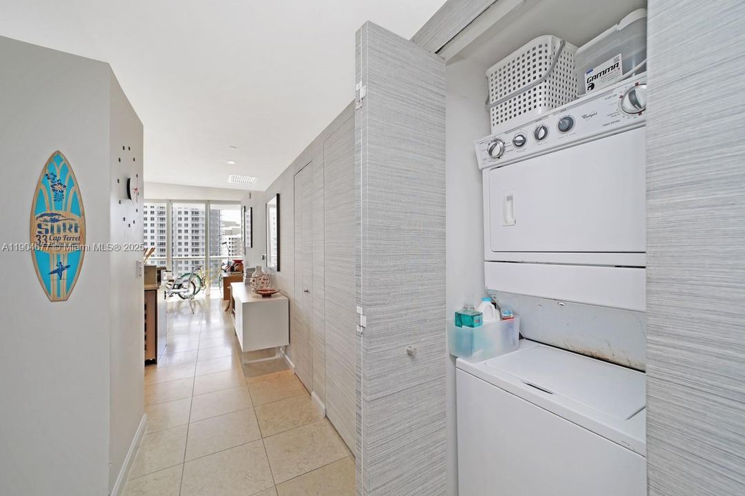 For Rent: $6,950 (3 beds, 2 baths, 2040 Square Feet)