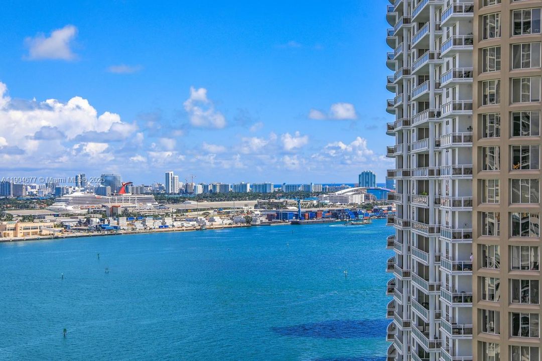 For Rent: $6,950 (3 beds, 2 baths, 2040 Square Feet)