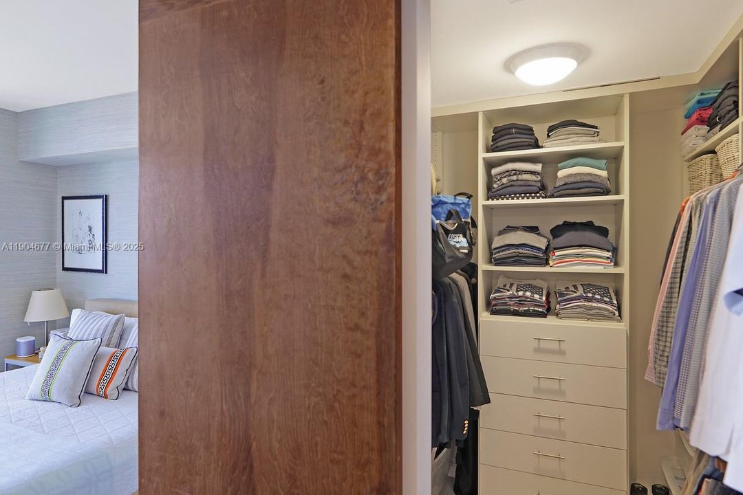 For Rent: $6,950 (3 beds, 2 baths, 2040 Square Feet)