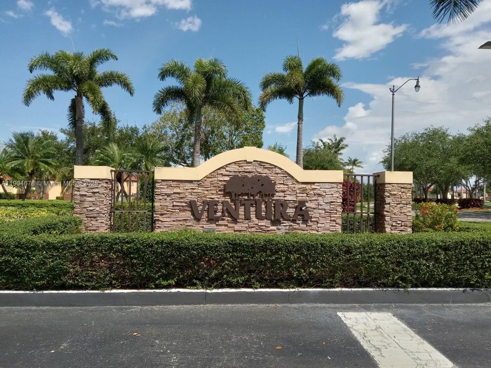 For Rent: $2,195 (2 beds, 2 baths, 1057 Square Feet)