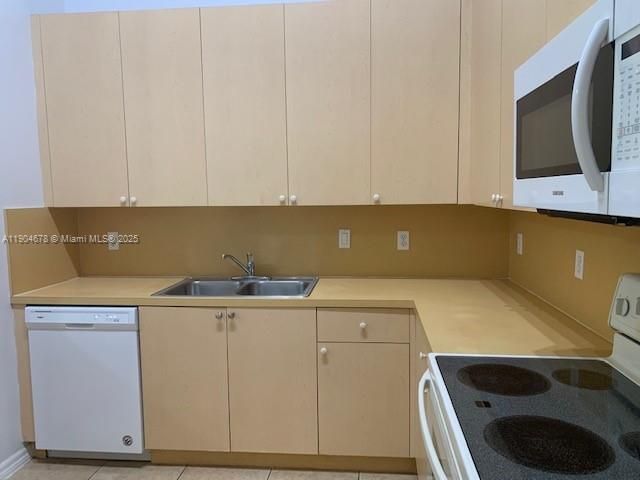 For Rent: $2,195 (2 beds, 2 baths, 1057 Square Feet)