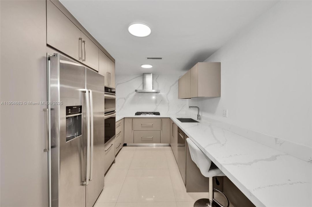 For Sale: $589,000 (2 beds, 2 baths, 1100 Square Feet)