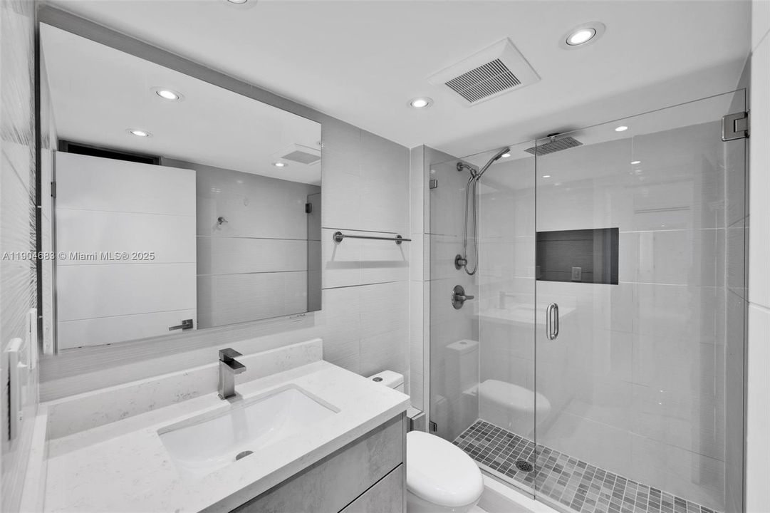 For Sale: $589,000 (2 beds, 2 baths, 1100 Square Feet)