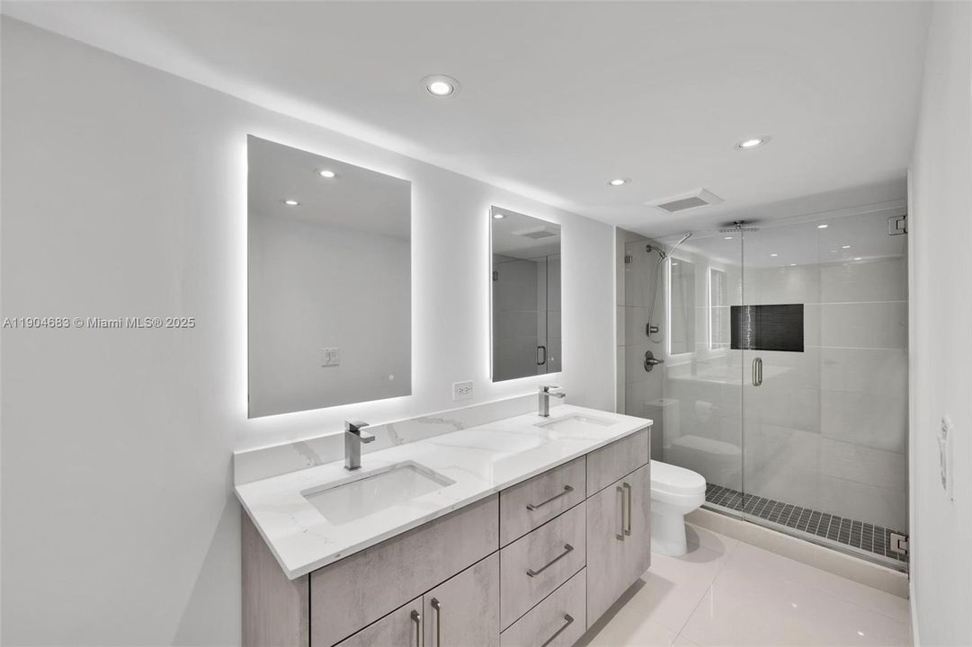 For Sale: $589,000 (2 beds, 2 baths, 1100 Square Feet)