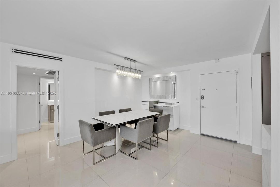 For Sale: $589,000 (2 beds, 2 baths, 1100 Square Feet)