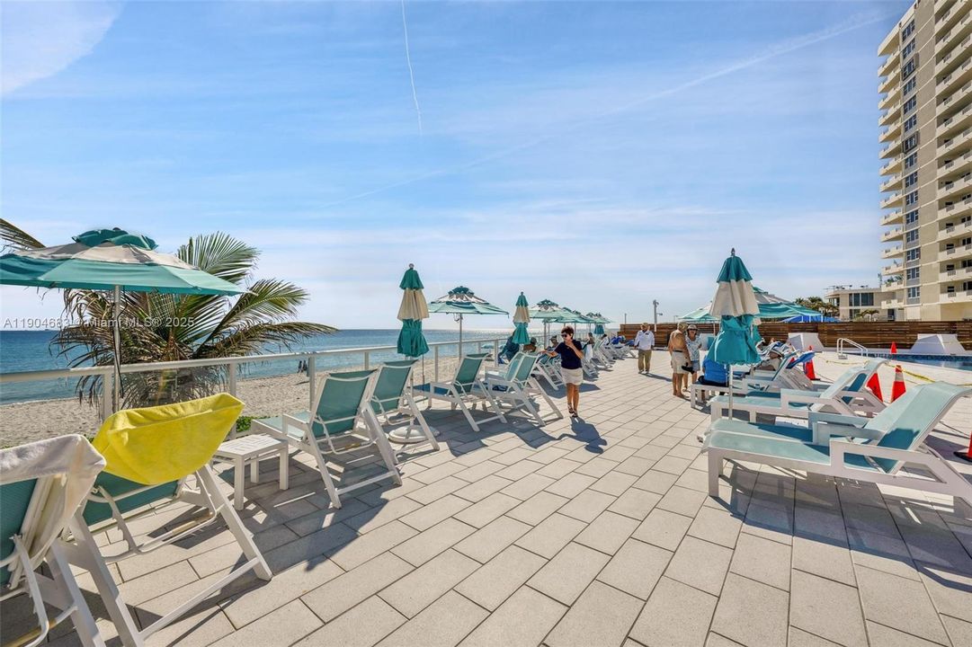 For Sale: $589,000 (2 beds, 2 baths, 1100 Square Feet)