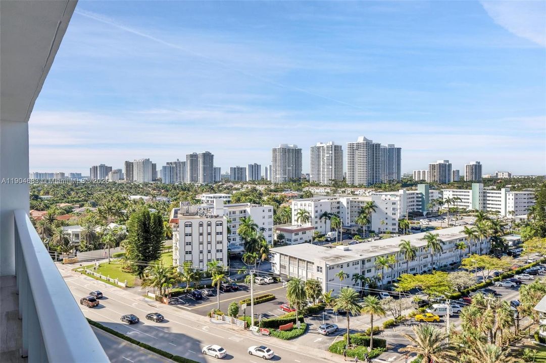 For Sale: $589,000 (2 beds, 2 baths, 1100 Square Feet)