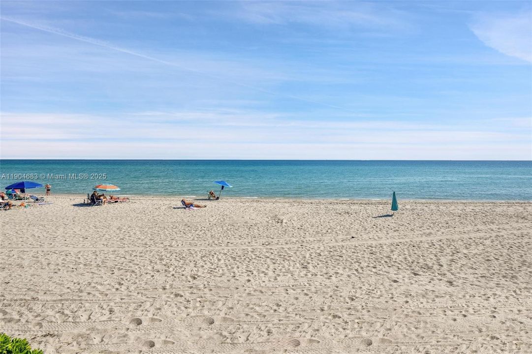 For Sale: $589,000 (2 beds, 2 baths, 1100 Square Feet)