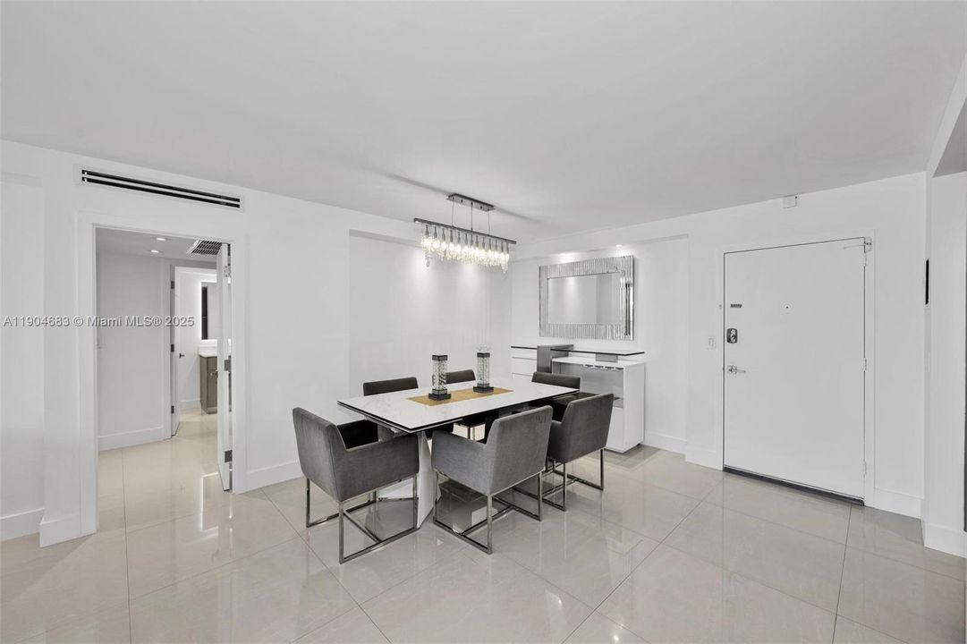 For Sale: $589,000 (2 beds, 2 baths, 1100 Square Feet)