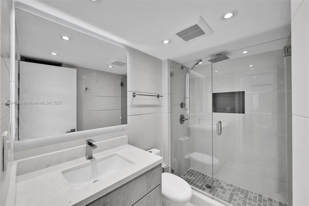 For Sale: $589,000 (2 beds, 2 baths, 1100 Square Feet)