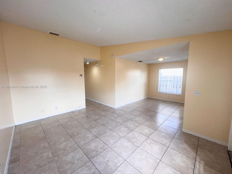 For Rent: $2,350 (3 beds, 2 baths, 1110 Square Feet)