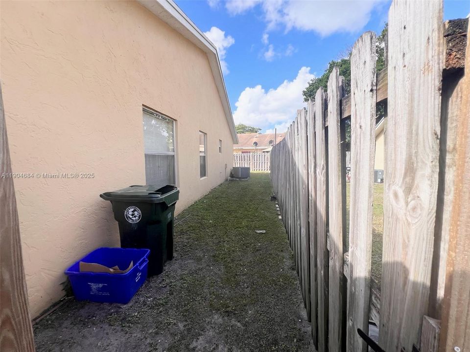 For Rent: $2,350 (3 beds, 2 baths, 1110 Square Feet)