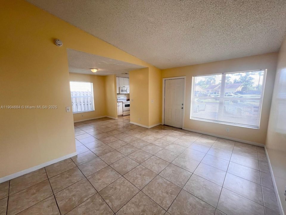 For Rent: $2,350 (3 beds, 2 baths, 1110 Square Feet)