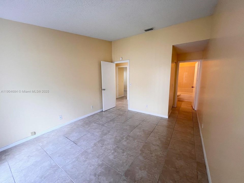 For Rent: $2,350 (3 beds, 2 baths, 1110 Square Feet)