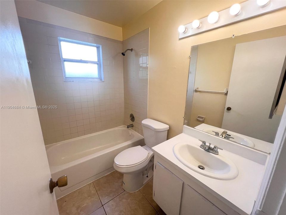 For Rent: $2,350 (3 beds, 2 baths, 1110 Square Feet)