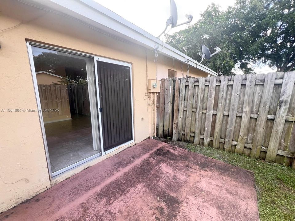 For Rent: $2,350 (3 beds, 2 baths, 1110 Square Feet)