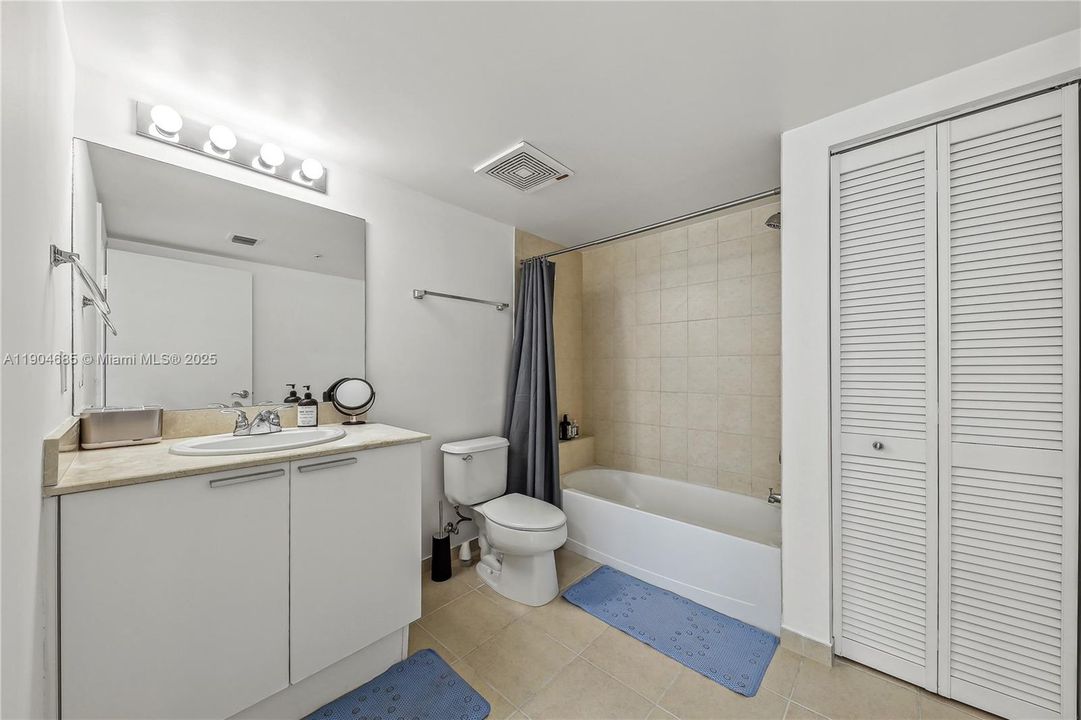 Active With Contract: $6,000 (2 beds, 2 baths, 1266 Square Feet)