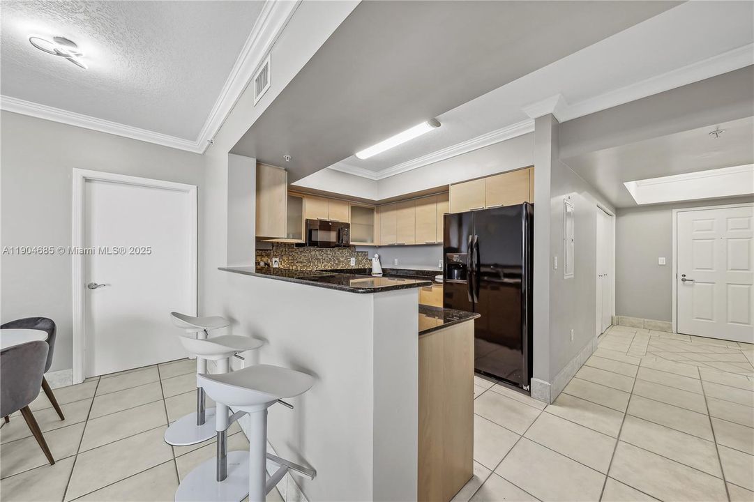 Active With Contract: $6,000 (2 beds, 2 baths, 1266 Square Feet)