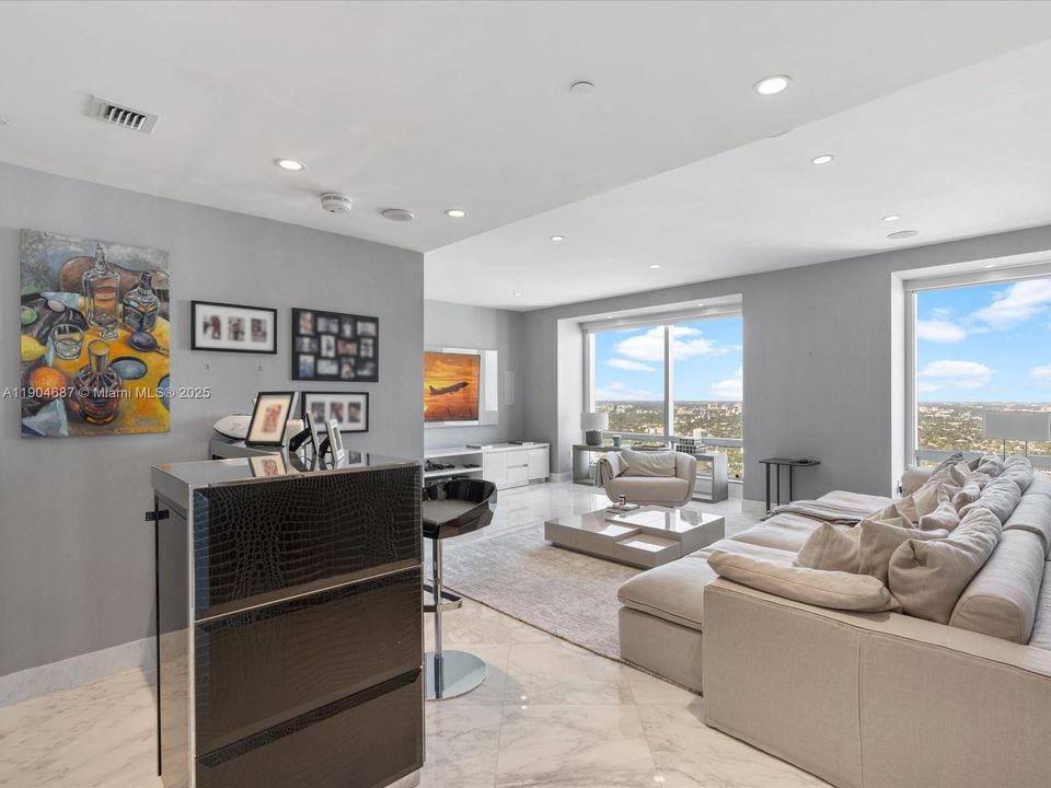 For Rent: $30,000 (3 beds, 3 baths, 4470 Square Feet)