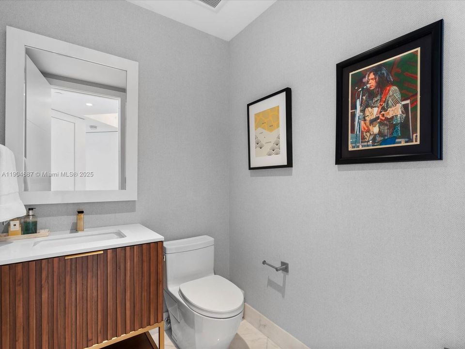 For Rent: $30,000 (3 beds, 3 baths, 4470 Square Feet)