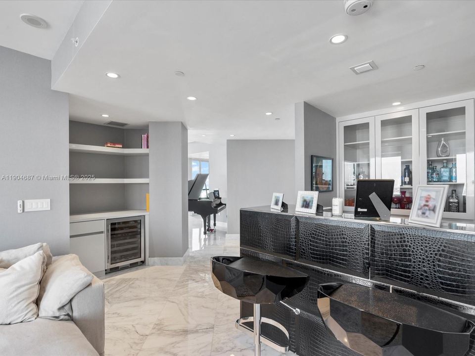 For Rent: $30,000 (3 beds, 3 baths, 4470 Square Feet)