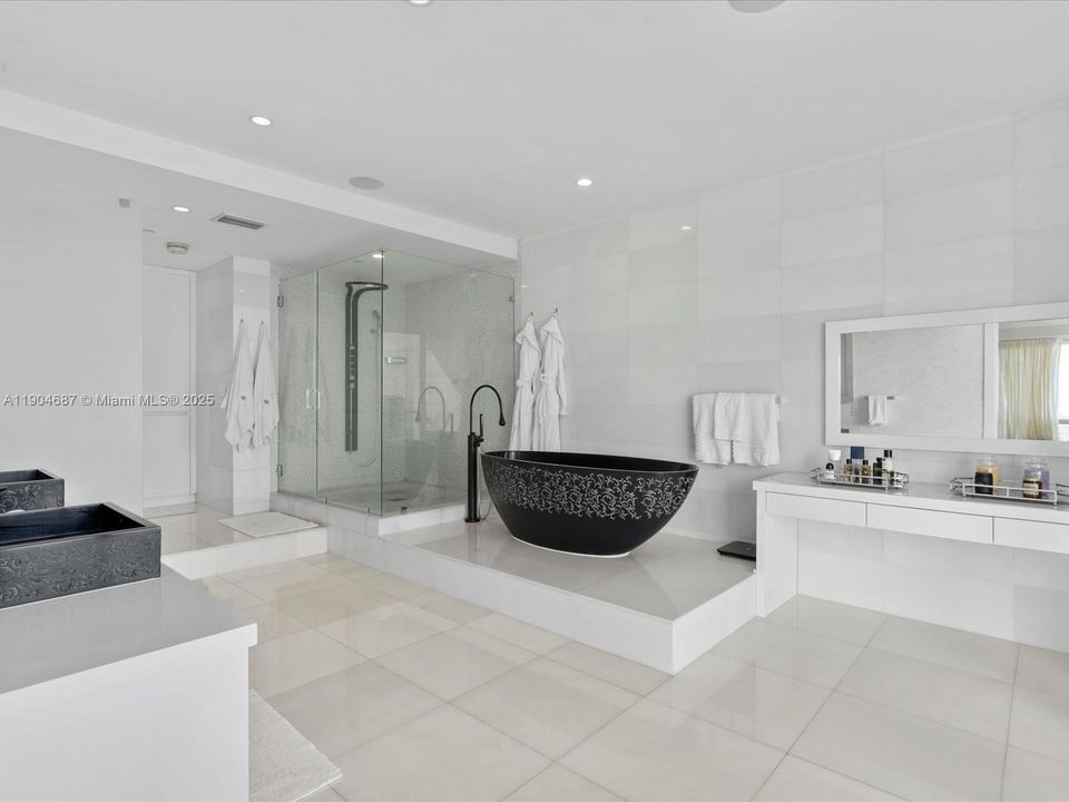 For Rent: $30,000 (3 beds, 3 baths, 4470 Square Feet)