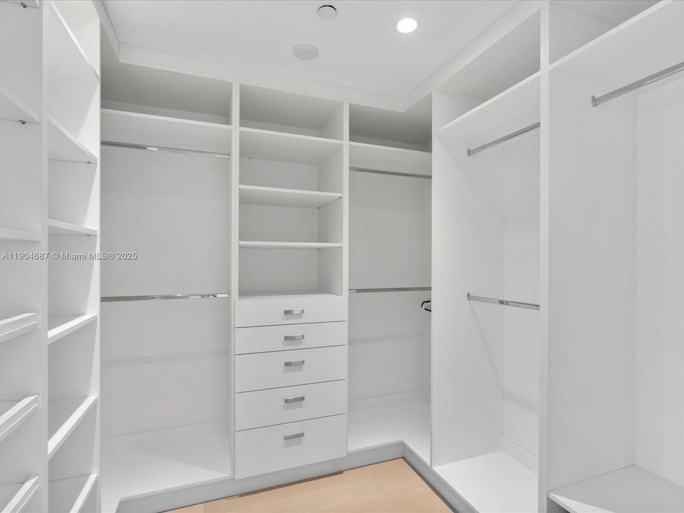 For Rent: $30,000 (3 beds, 3 baths, 4470 Square Feet)