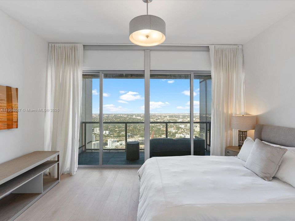 For Rent: $30,000 (3 beds, 3 baths, 4470 Square Feet)