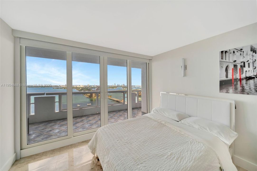 Active With Contract: $4,950 (2 beds, 2 baths, 1398 Square Feet)