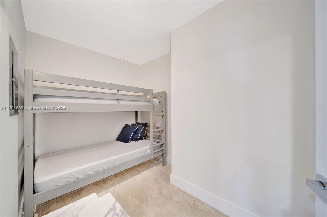 Active With Contract: $4,950 (2 beds, 2 baths, 1398 Square Feet)