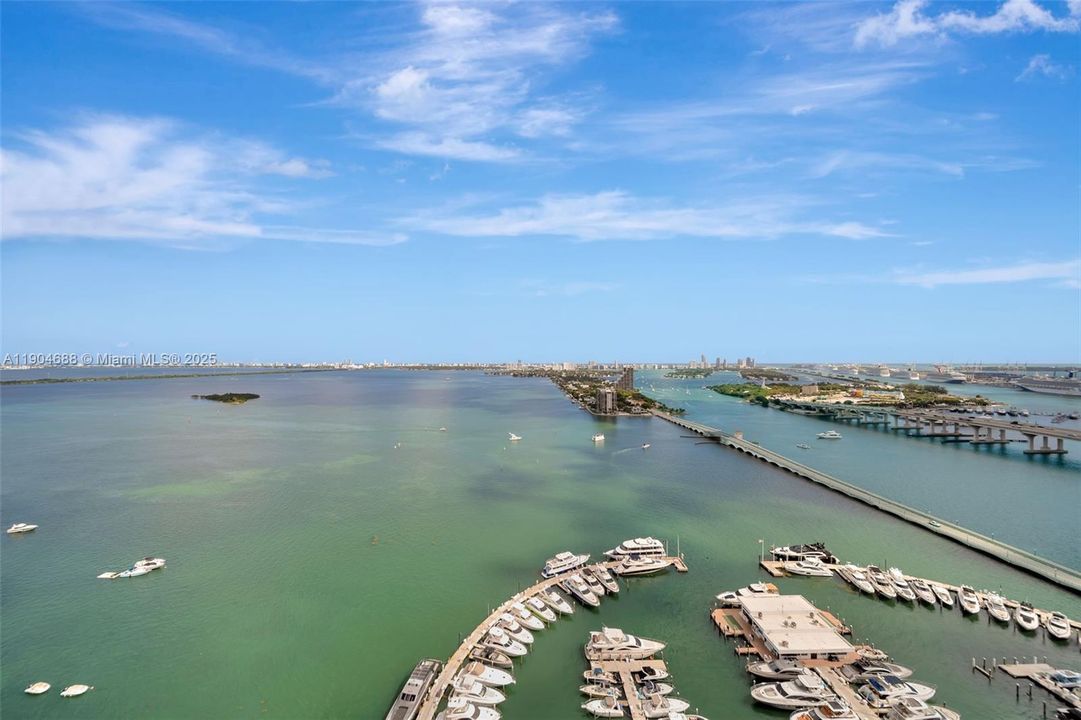 Active With Contract: $4,950 (2 beds, 2 baths, 1398 Square Feet)