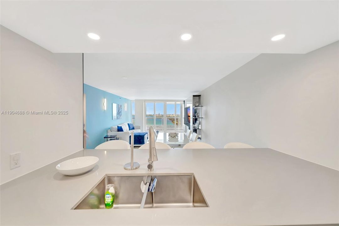 Active With Contract: $4,950 (2 beds, 2 baths, 1398 Square Feet)