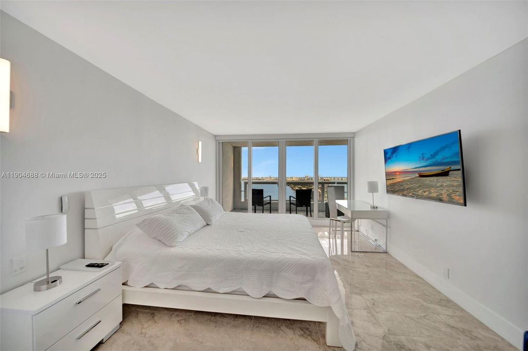 Active With Contract: $4,950 (2 beds, 2 baths, 1398 Square Feet)