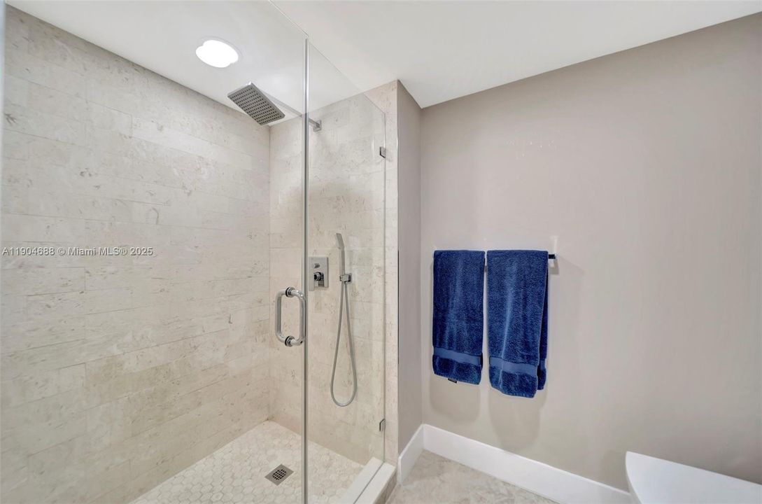 Active With Contract: $4,950 (2 beds, 2 baths, 1398 Square Feet)
