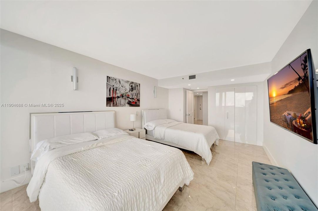 Active With Contract: $4,950 (2 beds, 2 baths, 1398 Square Feet)