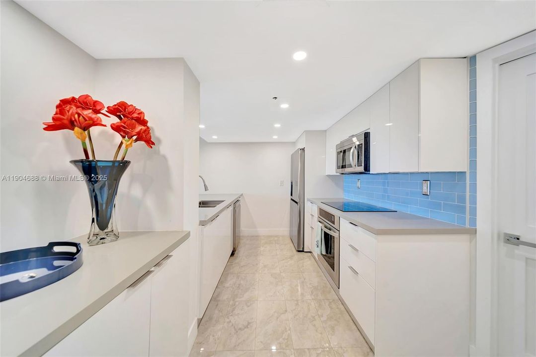 Active With Contract: $4,950 (2 beds, 2 baths, 1398 Square Feet)